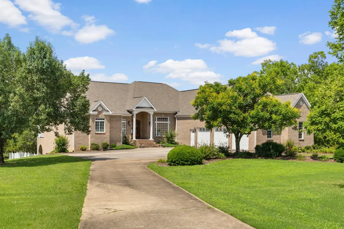 101 E Meadow Hill Dr, Florence, AL 35633 - #1