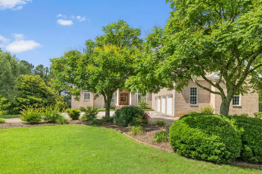 101 E Meadow Hill Dr, Florence, AL 35633 - #3