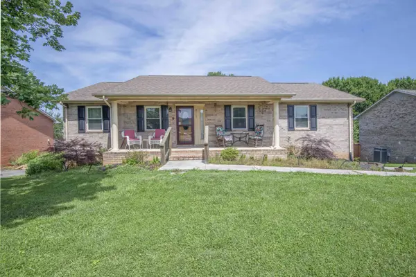 2117 Raulston View Dr, Maryville, TN 37803