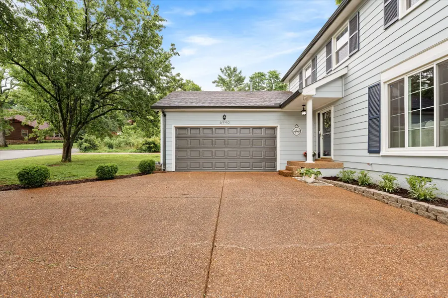 6940 Stone Creek Rd, Nashville, TN 37221 - #2