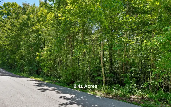 2 Holly Street, Signal Mountain, TN 37377