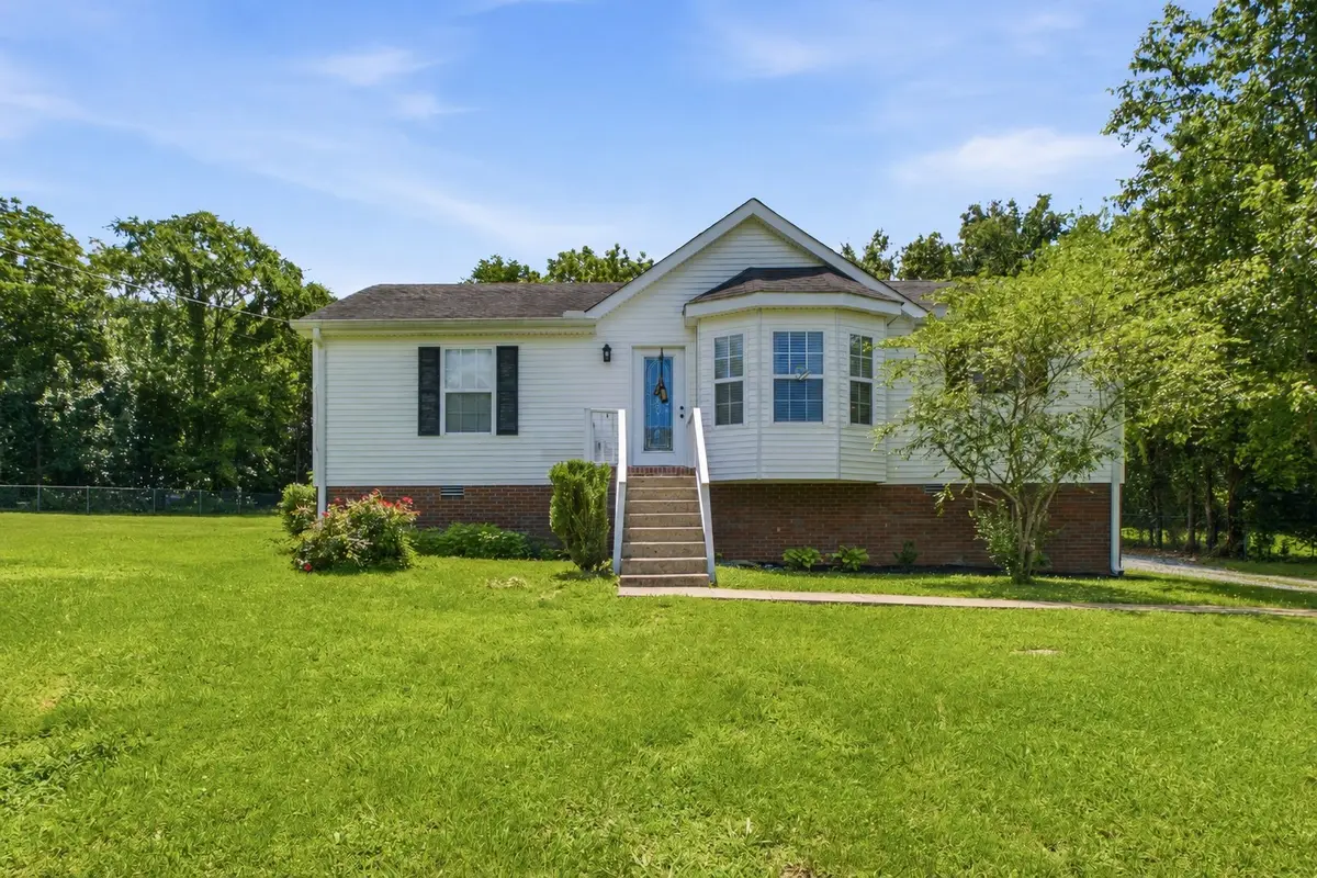 1024 Lynndale Dr, Castalian Springs, TN 37031 - #1
