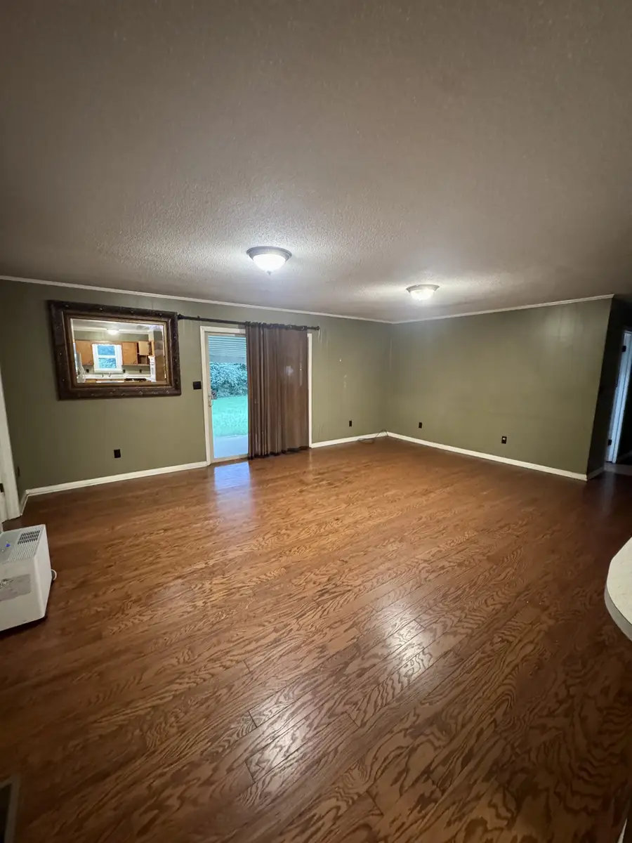109 Dogwood Hills Dr, Paris, TN 38242 - #3