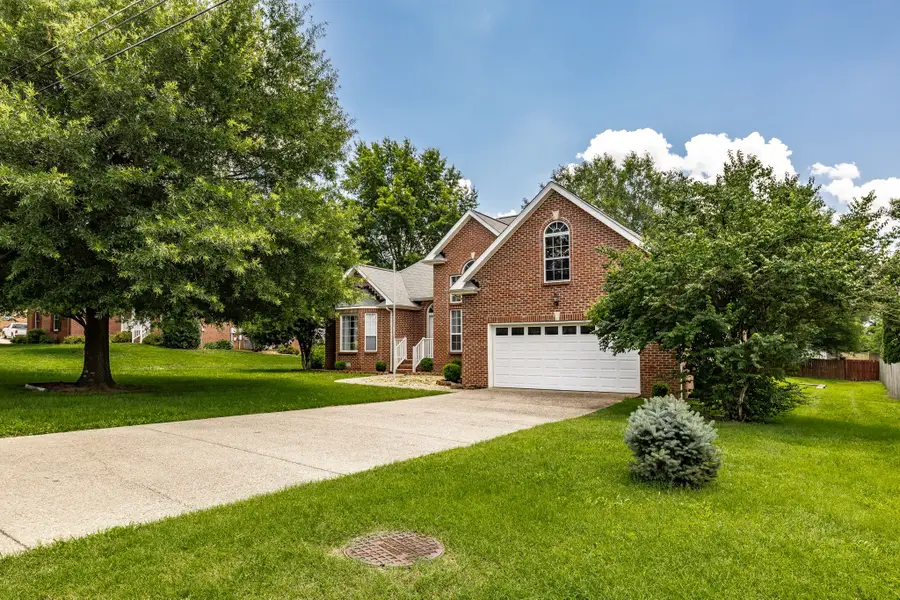 353 Remington Ave, Gallatin, TN 37066 - #2