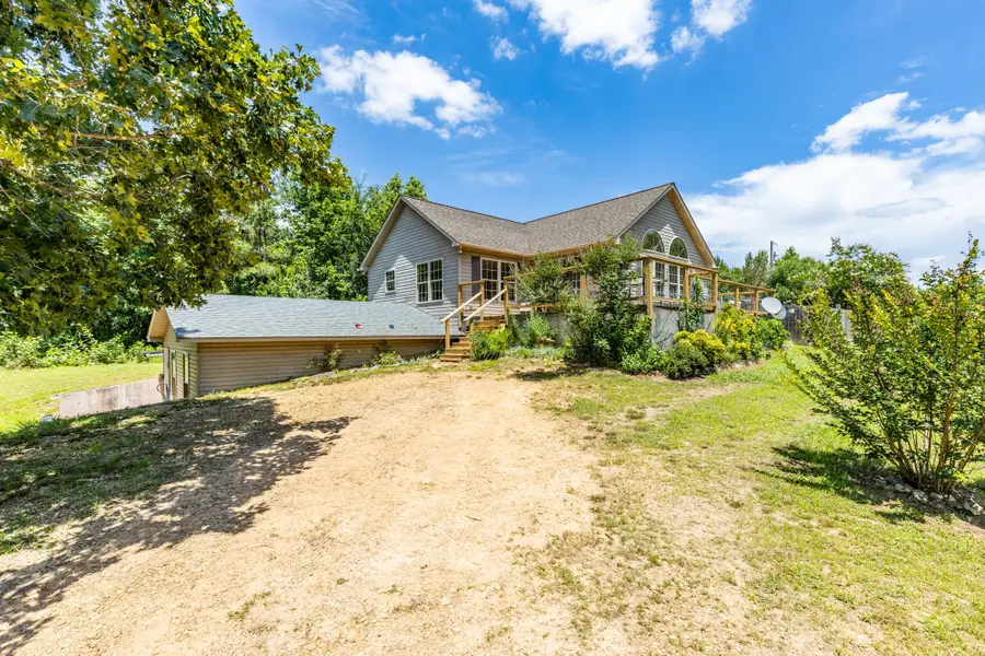 424 Charles Mcclearen Rd, Hohenwald, TN 38462 - #2