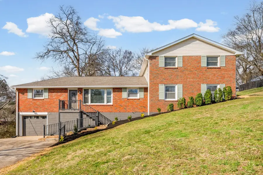 1320 Bellshire Dr, Nashville, TN 37207 - #2