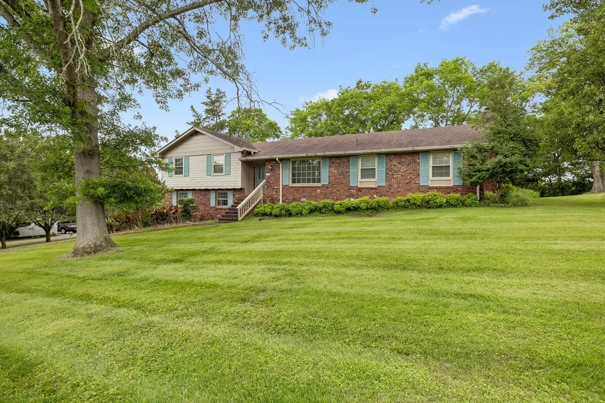 902 W Cynthia Trl, Goodlettsville, TN 37072 - #1