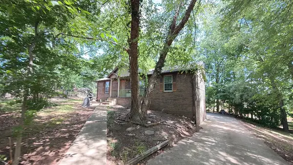 313 Southern Dr, Clarksville, TN 37042