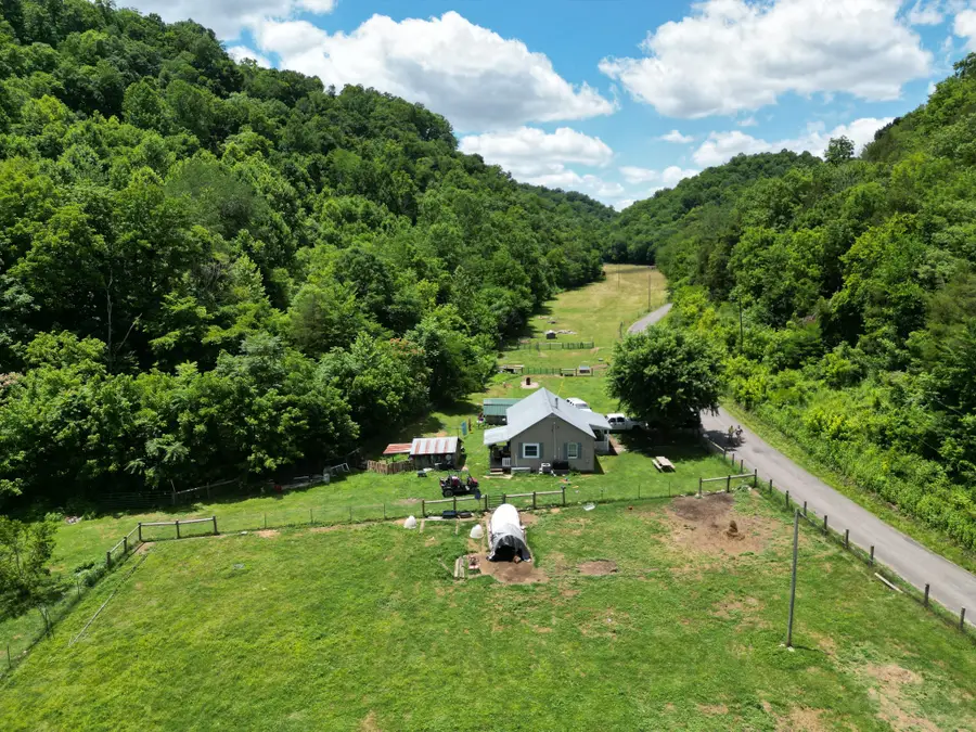1611 Knob Creek Rd, Celina, TN 38551 - #2