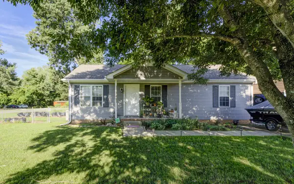 319 Lafayette Point Cir, Clarksville, TN 37042