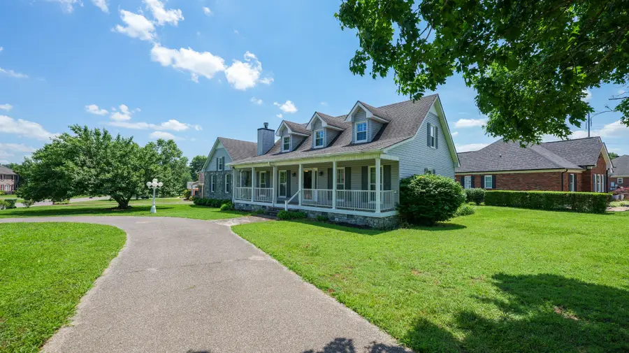 131 Stonehouse Dr, Gallatin, TN 37066 - #2
