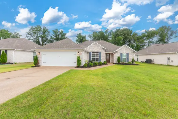 54 Golden Brooke Dr, Jackson, TN 38305