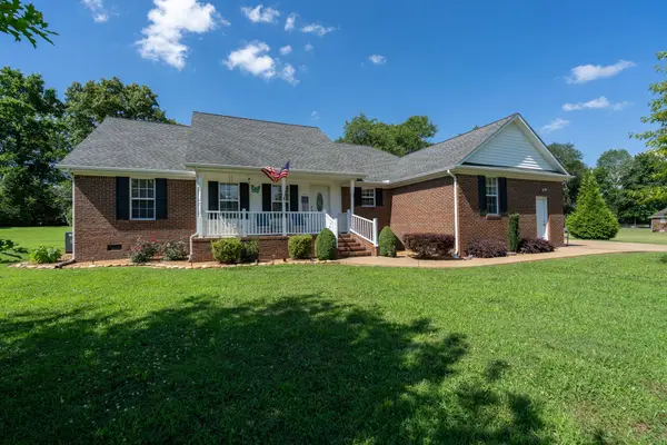 153 Center Point Dr, Summertown, TN 38483