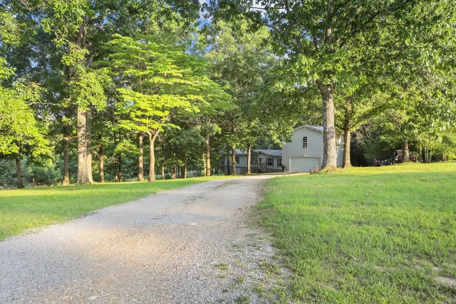 555 Fire Tower Rd, Dickson, TN 37055 - #2