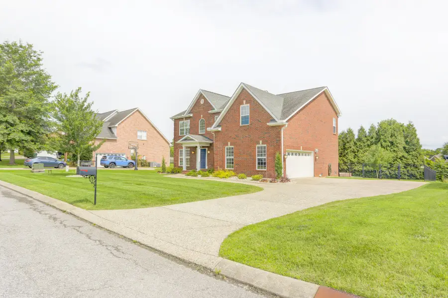 1013 Notting Hill Dr, Gallatin, TN 37066 - #2