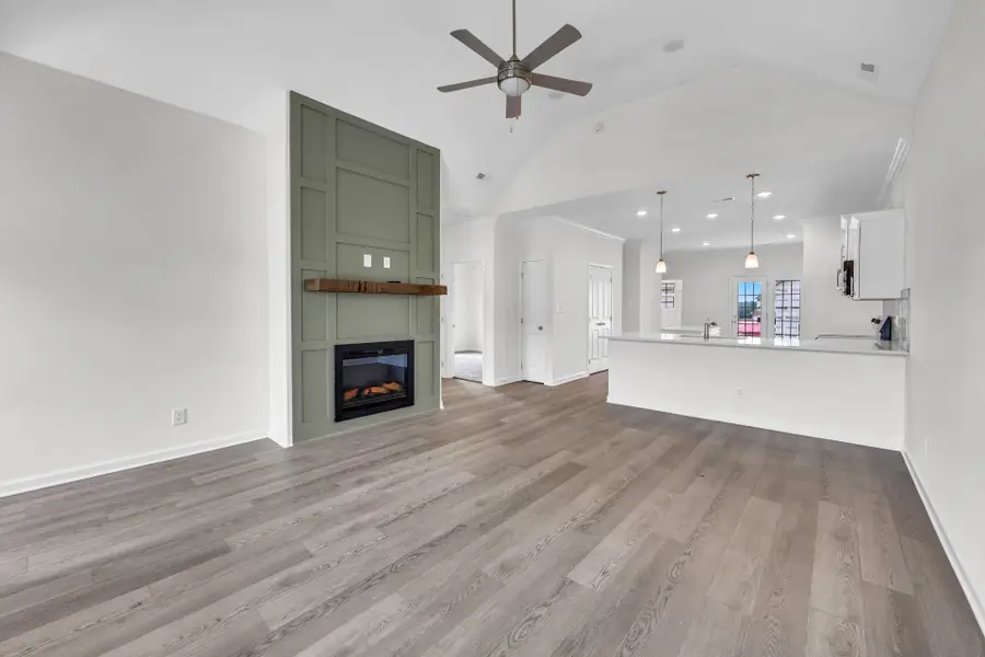 645 Woodrush Dr, Clarksville, TN 37040 - #2