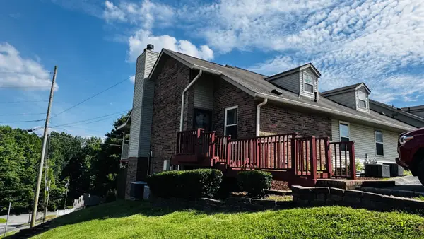 204 Village Cir W, Dickson, TN 37055