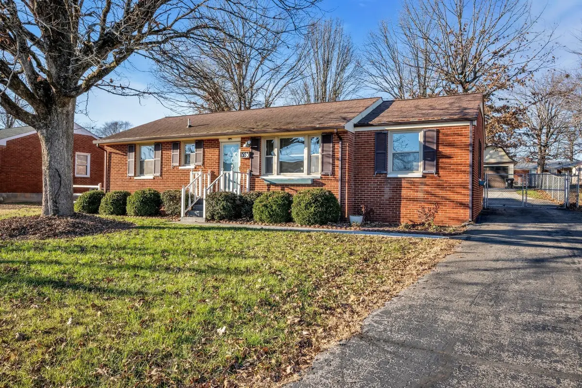 555 Ashe Ave, New Johnsonville, TN 37134 - #1