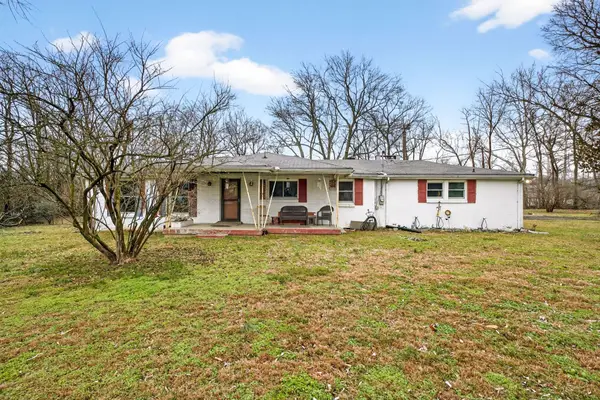 215 Ewing Dr, Nashville, TN 37207