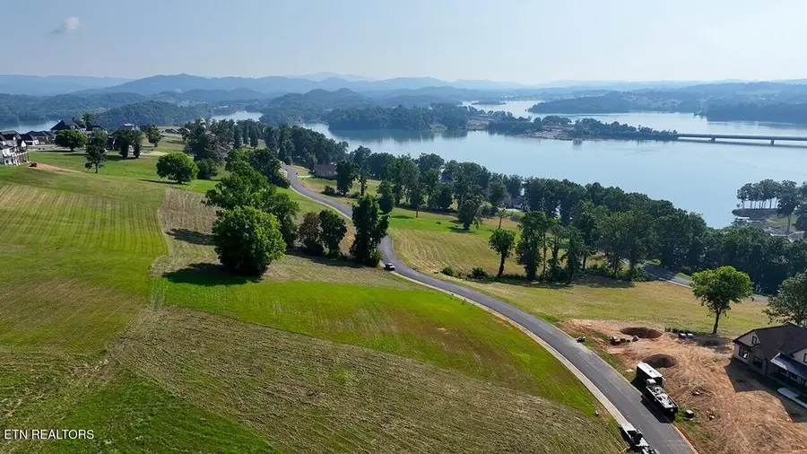 2429 Starboard Crest Rd, Morristown, TN 37814 - #2