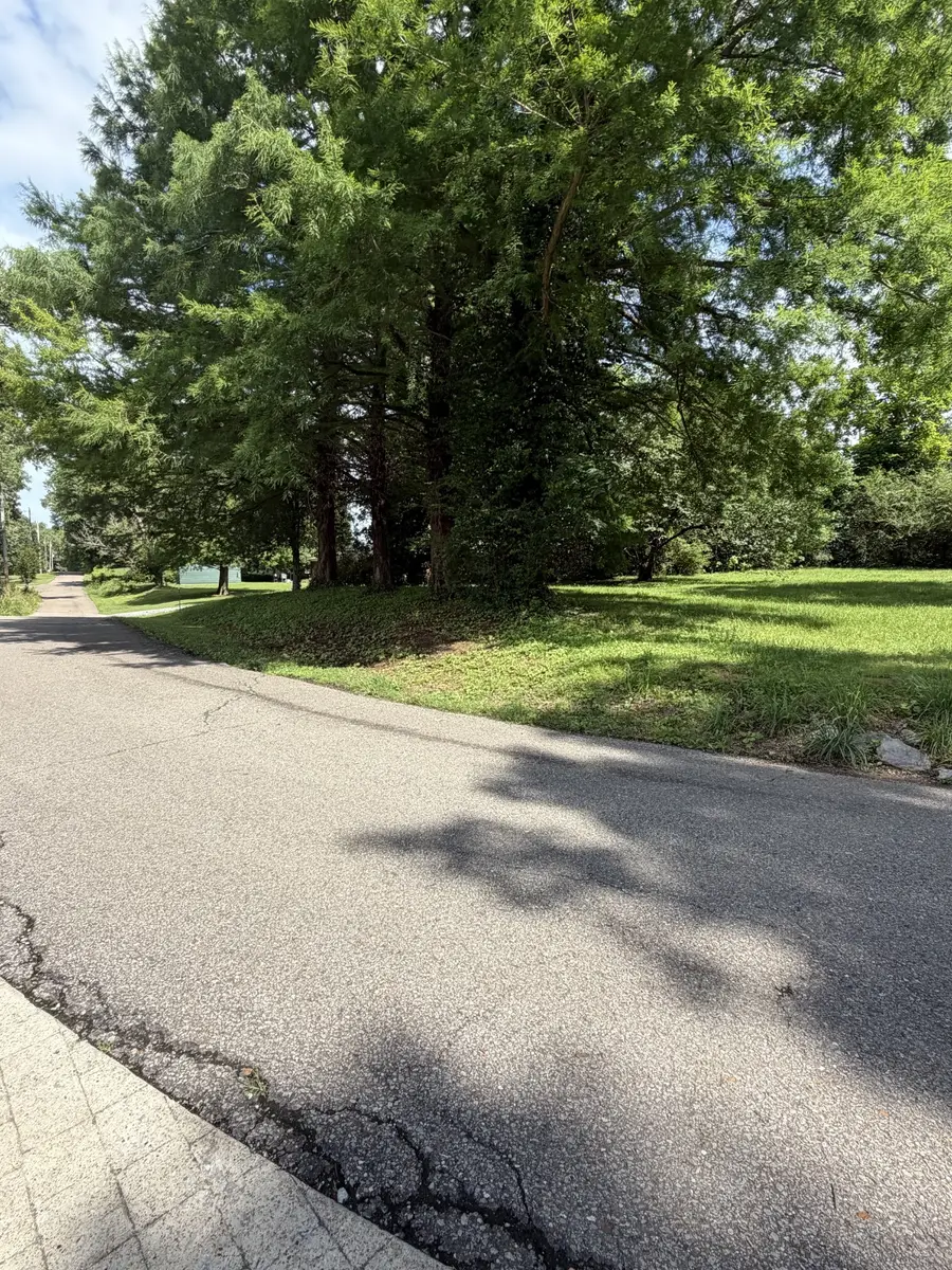 211 Lee Cir, Dover, TN 37058 - #2