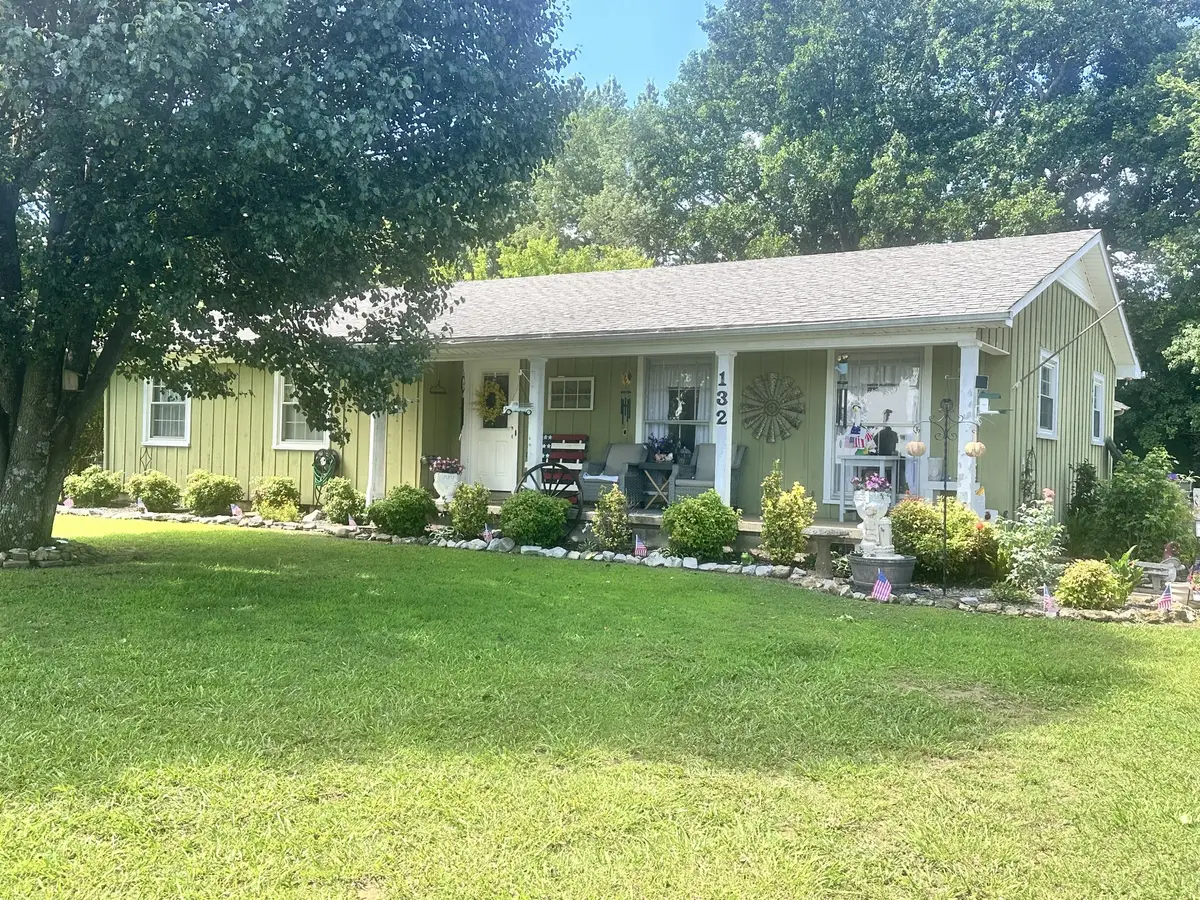 132 Jackson St, Lawrenceburg, TN 38464 - #1