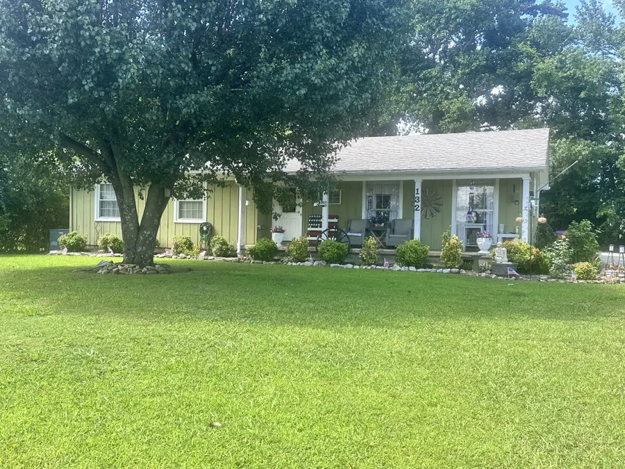 132 Jackson St, Lawrenceburg, TN 38464 - #3