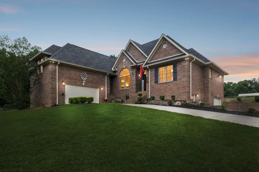 947 Bold Springs Rd, Mc Ewen, TN 37101 - #2