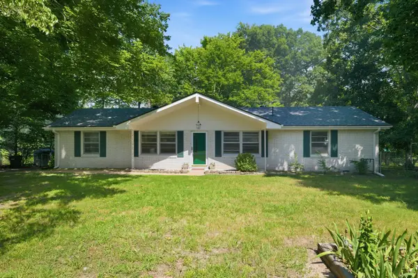 304 Cedarview Dr, Dickson, TN 37055