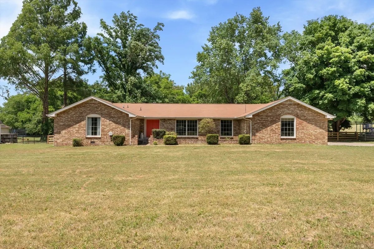 625 Hidden Acres Dr, Madison, TN 37115 - #1