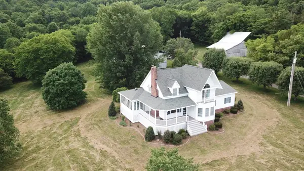 103 Nixon Hollow Ln N, Pleasant Shade, TN 37145