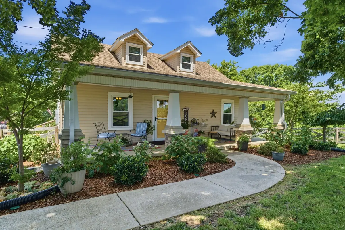 1300 Oak Grove Rd, Dickson, TN 37055 - #1