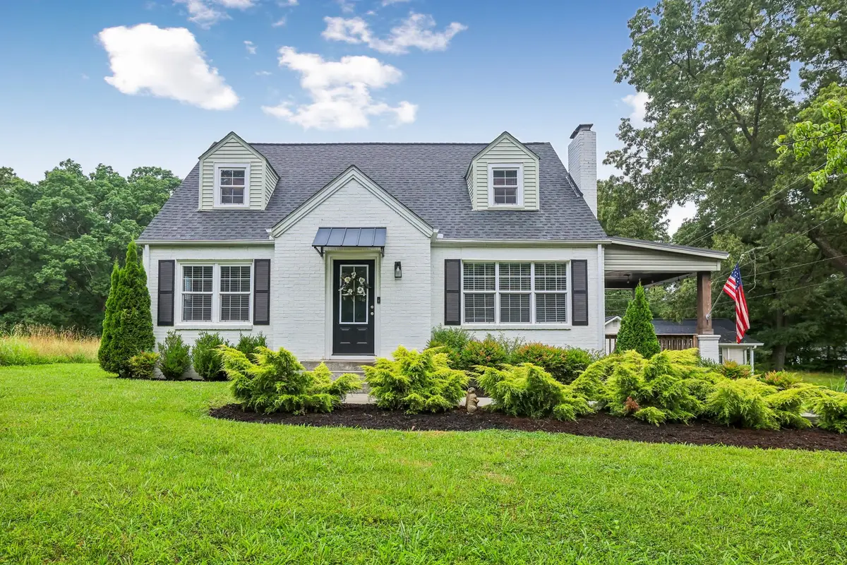 810 W Lincoln St, Tullahoma, TN 37388 - #1