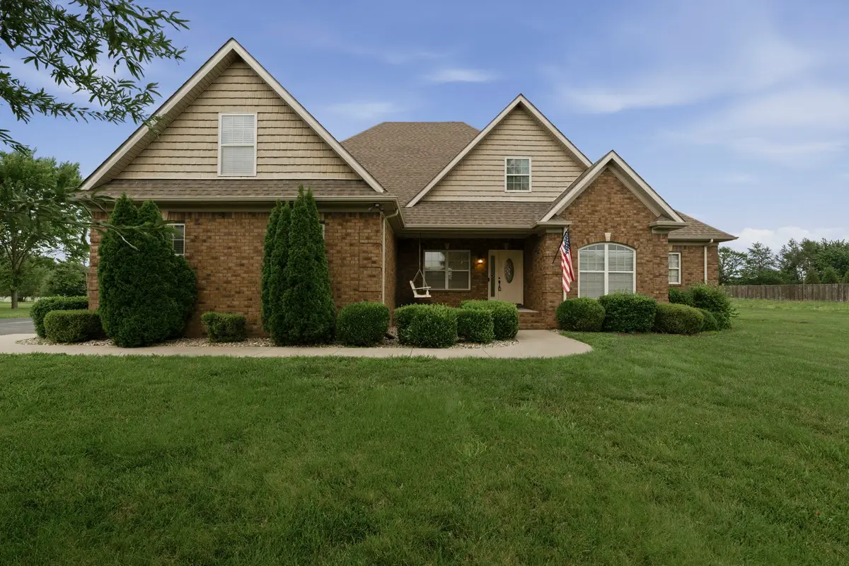 4638 Fairvue Farm Blvd, Bowling Green, KY 42104 - #1
