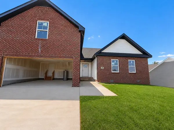 1240 Fossil Dr, Clarksville, TN 37040
