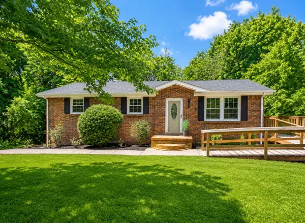 1151 Chestnut Dr, Burns, TN 37029