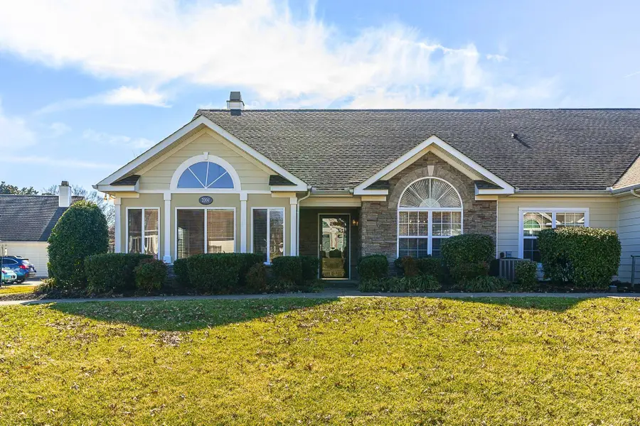 825 Browns Ln #2004, Gallatin, TN 37066 - #2