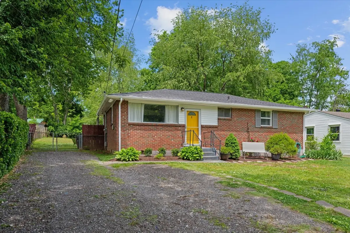 2920 Twin Lawn Dr, Nashville, TN 37214 - #1