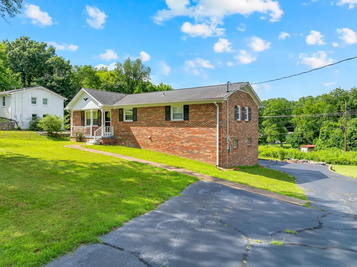 308 Lake Dr, Columbia, TN 38401 - #1