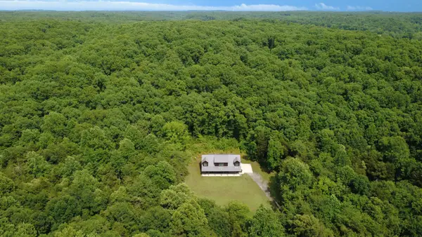 7075 Pinewood Rd, Nunnelly, TN 37137