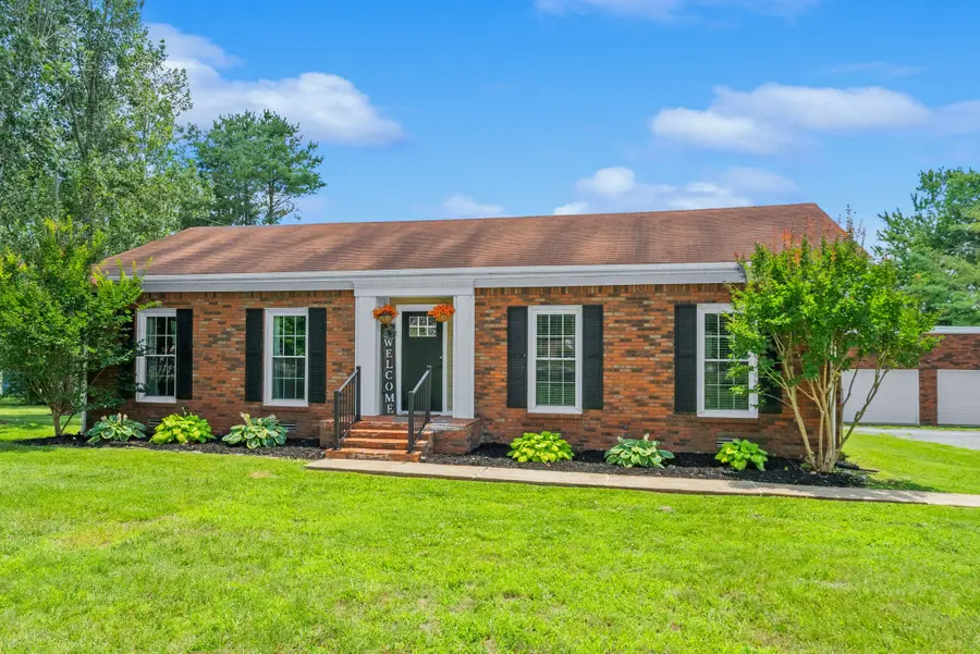 605 N Russell St, Portland, TN 37148 - #2