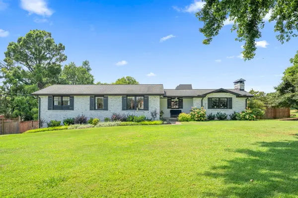 2460 Fairbrook Dr, Nashville, TN 37214
