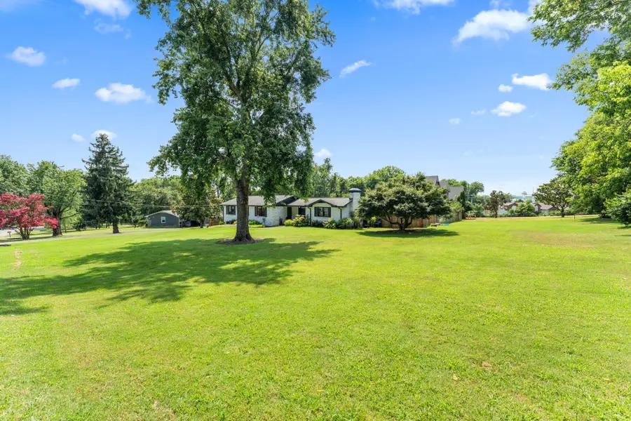 2460 Fairbrook Dr, Nashville, TN 37214 - #2