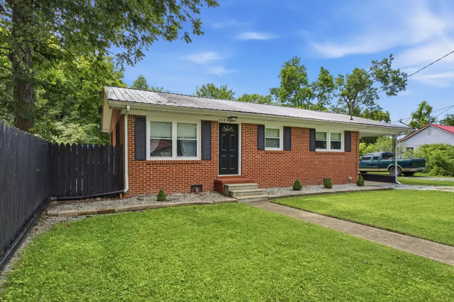 226 N Pine St, Hohenwald, TN 38462 - #2
