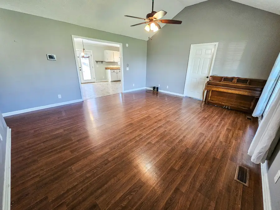 105 Twin Oaks Dr, Bell Buckle, TN 37020 - #3