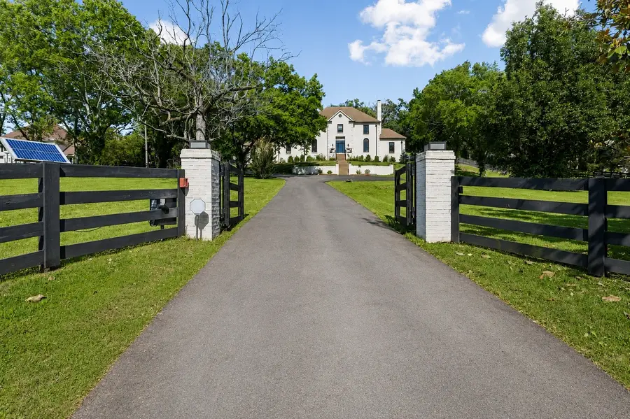310 Deerwood Ln, Brentwood, TN 37027 - #2
