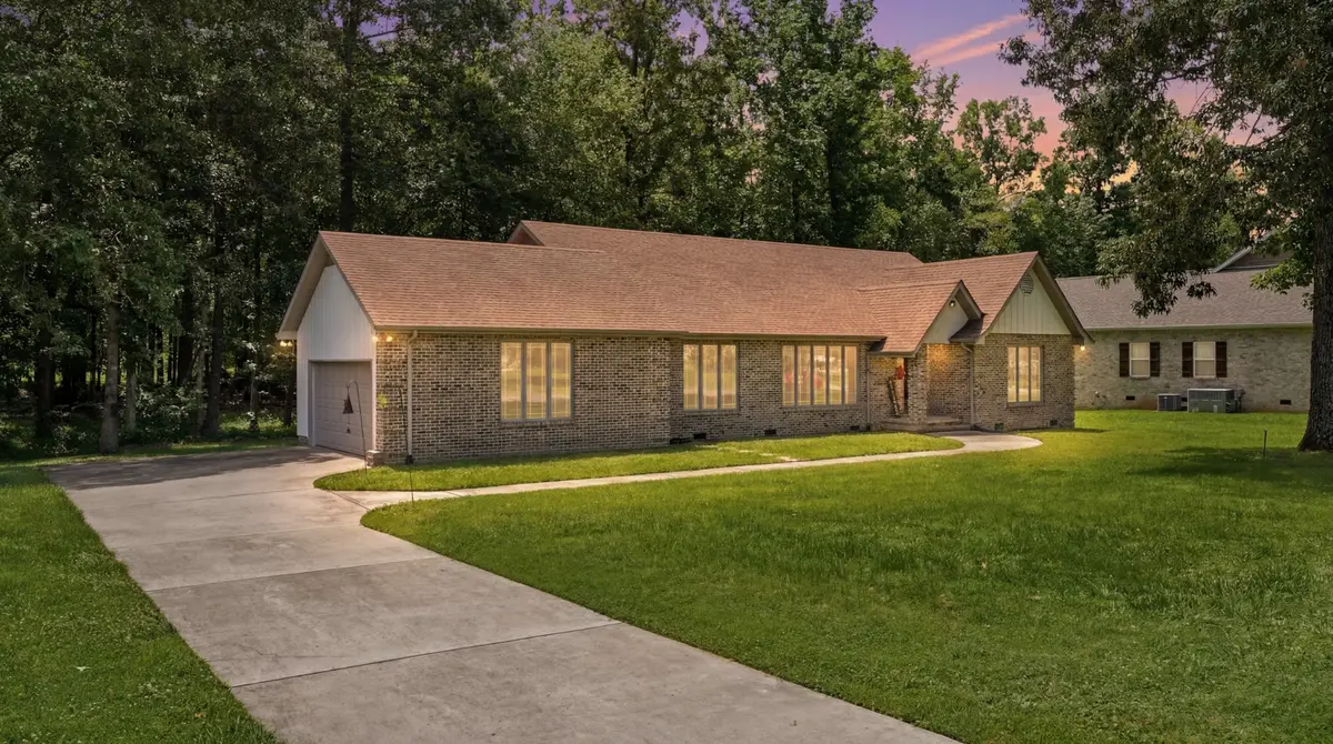 203 Woodson Dr, Tullahoma, TN 37388 - #1
