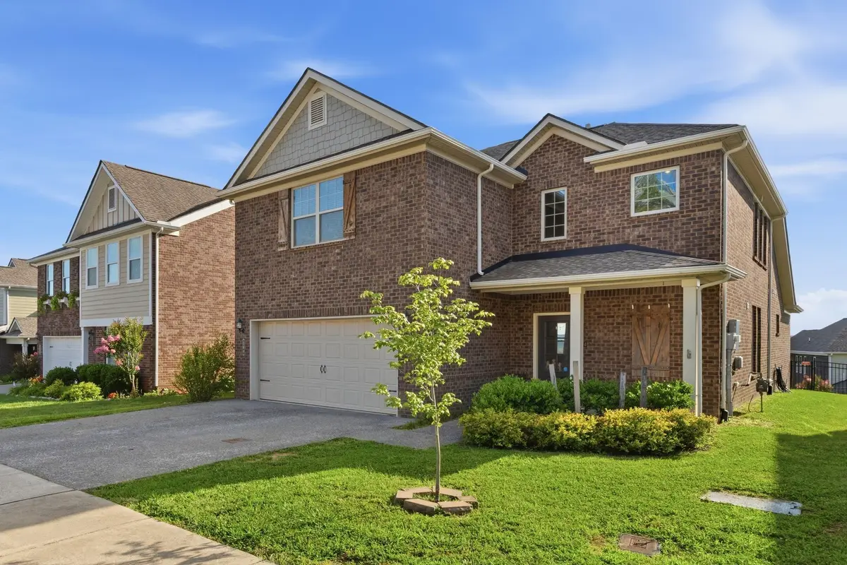 300 Black Thorn Ln, Gallatin, TN 37066 - #1