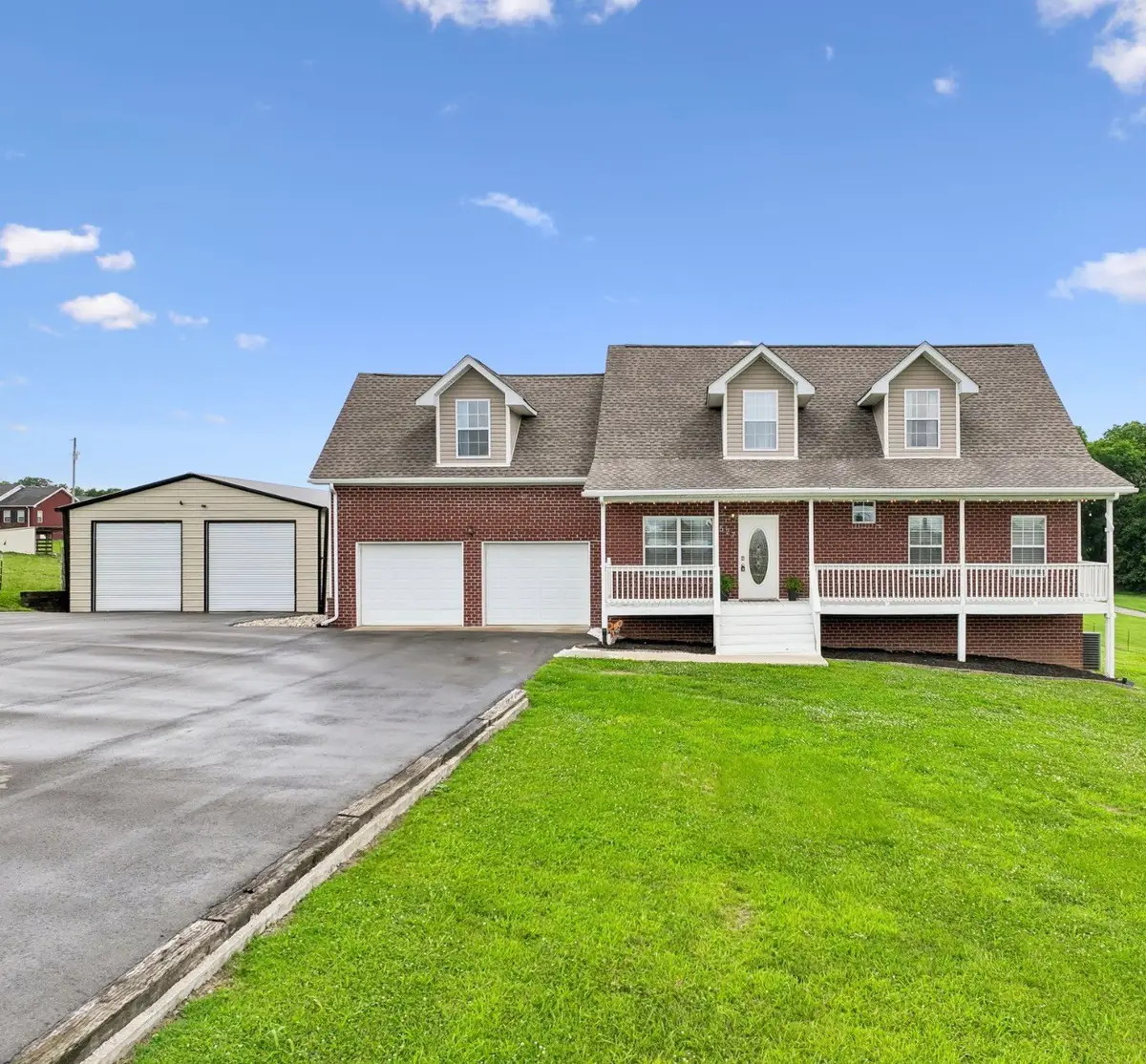 527 Governor Hall Rd, Castalian Springs, TN 37031 - #1