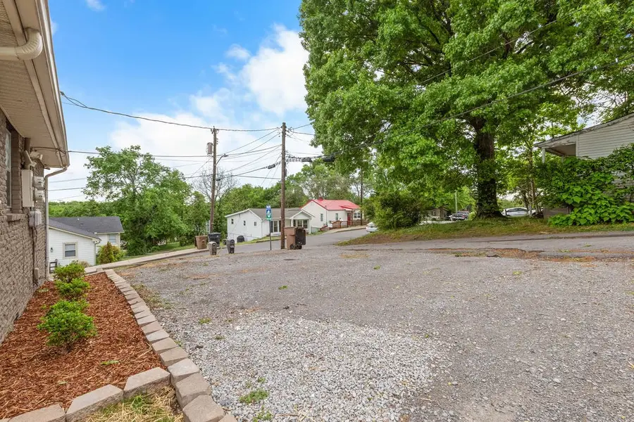 895 W Sharpe Ave, Nashville, TN 37206 - #3